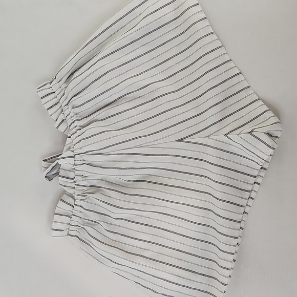 Love Tree striped paper bag waist shorts. Size M - Picture 5 of 7